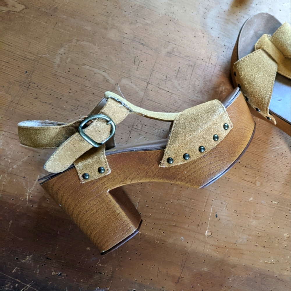 Steve Madden platform clogs